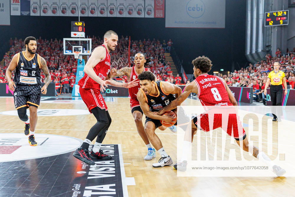 Daniel Keppeler (BMA365 Bamberg Baskets, 31), Austin Crowley (BMA365 Bamberg Baskets, 85), Mark Smith (ratiopharm Ulm, 13), Demarcus Demonia (BMA365 Bamberg Baskets, 08), BMA365 Bamberg Baskets vs. ratiopharm Ulm, Basketball, easyCredit BBL, Playoff Viertelfinale, Spiel 2, 18.05.2026 BMA365 Bamberg Baskets vs. ratiopharm Ulm, Basketball, easyCredit BBL, Playoff Viertelfinale, Spiel 2, 18.05.2026 Bamberg