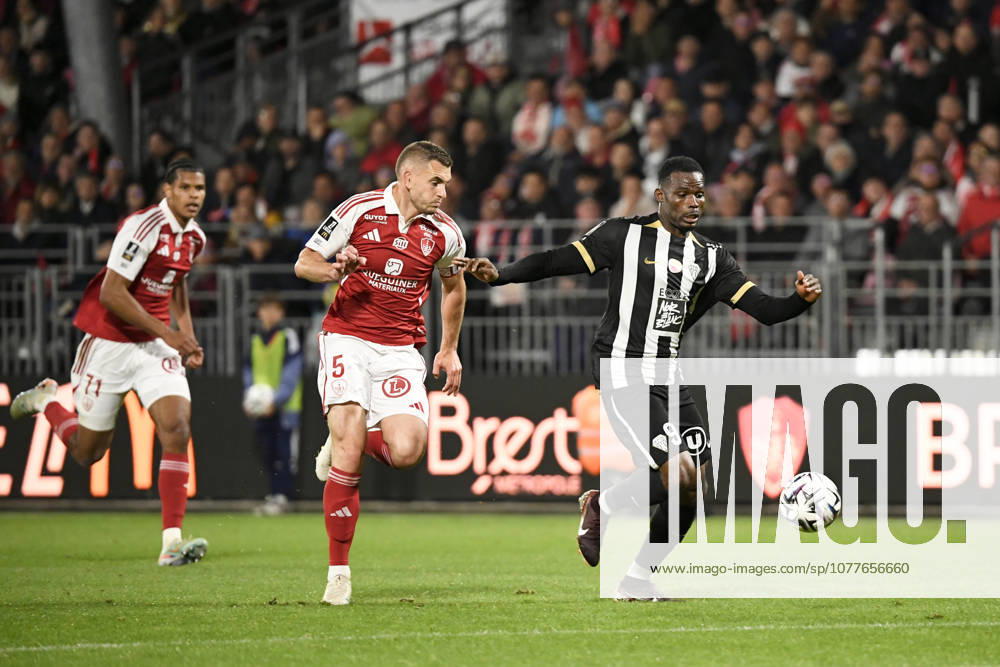 Stade Brestois 29 v Angers SCO - Ligue 1 McDonald s 2025 2026 05 Brendan CHARDONNET (sb29) - 09 Goduine KOYALIPOU (sco) during the Ligue 1 McDonald s match between Brest and Angers at Stade Francis Le Ble on May 17, 2026 in Brest, France. Brest France