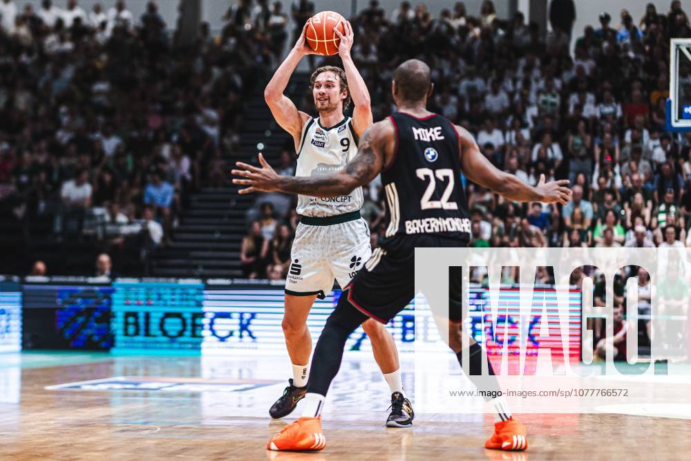 Marco Hollersbacher (Gladiators Trier) im Zweikampf mit Isiaha Mike (FC Bayern Muenchen Basketball), Vet Concept Gladiators Trier vs FC Bayern Muenchen Basketball, Basketball, easyCredit BBL, Playoffs, Viertelfinale, Spiel 3, Saison 2025 2026, 23.05.2026 Vet Concept Gladiators Trier vs FC Bayern Muenchen Basketball, Basketball, easyCredit BBL, Playoffs, Viertelfinale, Spiel 3, Saison 2025 2026