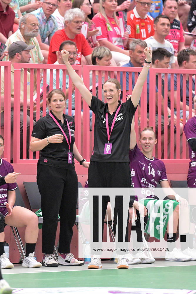 Miriam Hirsch (TusSies Metzingen, Trainerin) Jubelt TusSies Metzingen vs. SV Union Halle-Neustadt , Handball, Alsco HBF, 7. Play-Off Ligaspieltag, Saison 2025 2026, 30.05.2026 TusSies Metzingen vs. SV Union Halle-Neustadt , Handball, Alsco HBF, 7. Play-Off Ligaspieltag, Saison 2025 2026, 30.05.2026 Tuebingen