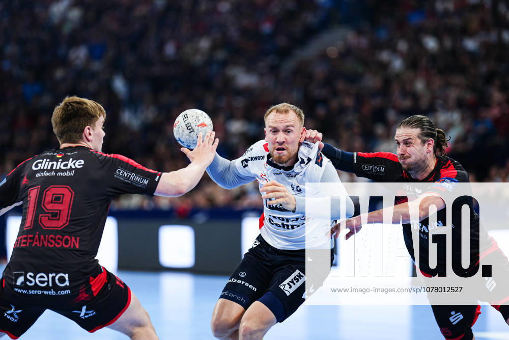 Reynir Thor Stefansson (MT Melsungen, 19), Simon Pytlick (SG Flensburg-Handewitt, 02), Olle Forsell Schefvert (MT Melsungen, 25) GER, MT Melsungen vs. SG Flensburg-Handewitt, Handball, EHF European League, Halbfinale, Saison 2025 2026, 30.05.2026 GER, MT Melsungen vs. SG Flensburg-Handewitt, Handball, EHF European League, Halbfinale, Saison 2025 2026, 30.05.2026 Hamburg