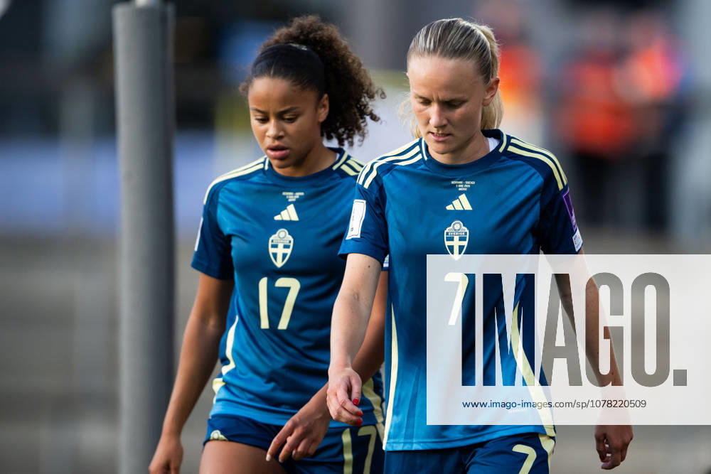 Felicia Schröder and Matilda Vinberg of Sweden look dejected during the FIFA Womens World Cup Qualifier football match between Denmark and Sweden on June 5, 2026 in Odense. Photo: Ludvig Thunman BILDBYRAN kod LT LT0798 fotboll football soccer fotball vm-kval kval fifa womens world cup qualifier qualifier danmark sverige sweden denmark dam bbeng depp