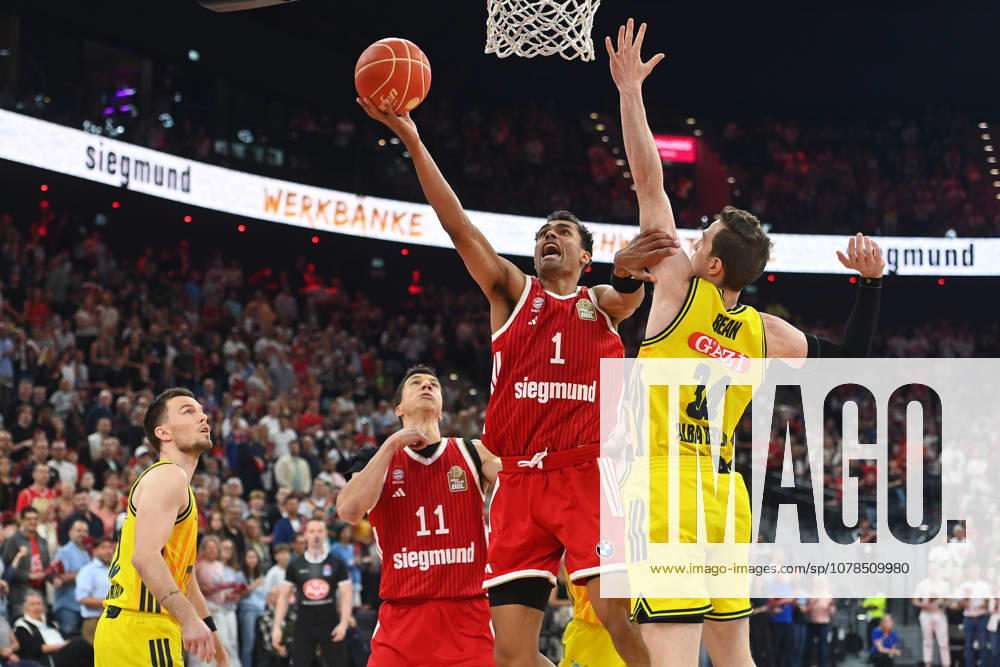 Oscar DA SILVA (FCB), Aktion,Zweikampf gegen Jusatin BEAN (Alba Berlin). Basketball BBL,Saison 2025 2026 Play Off Finale Spiel 2, FC Bayern Muenchen - Alba Berlin am 14.06.2026 S A P G A R D EN