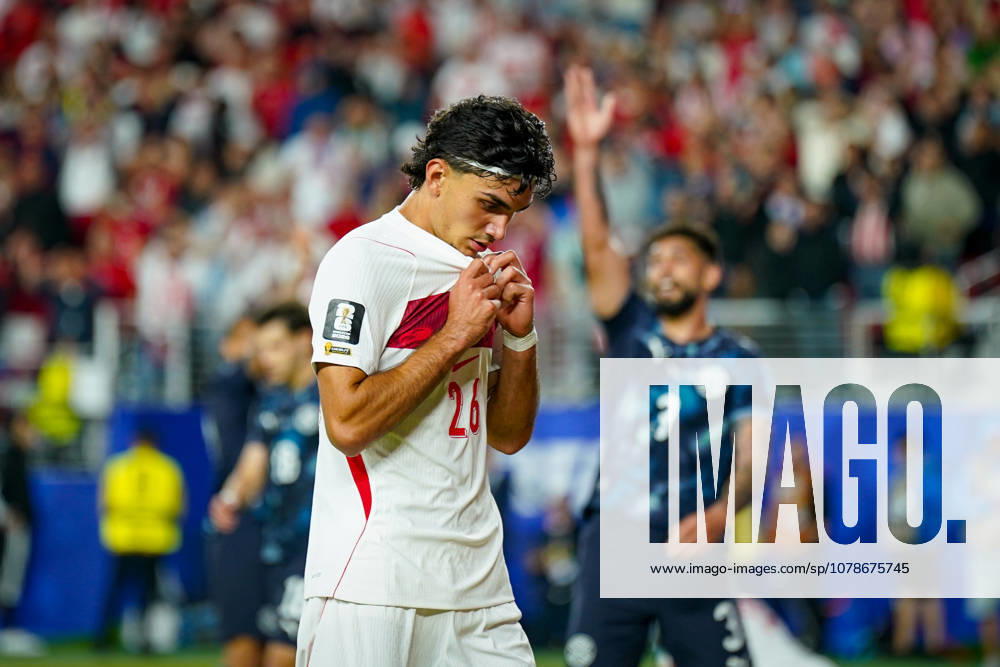 USA: Fußball FIFA World Cup, WM, Weltmeisterschaft, Fussball 2026 Gruppenphase Gruppe D Türkei vs Paraguay Levis Stadium (Santa Clara, San Francisco Bay Area, Santa Clara County, Kalifornien): Berke ÖZER Berke OZER (Turkey 26) Enttäuschung, Trauer, vergebene Torchancen, Niederlage, Geste, Gestik, Emotion