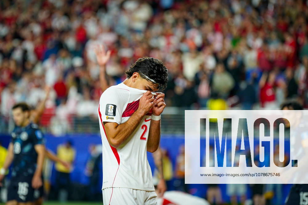 USA: Fußball FIFA World Cup, WM, Weltmeisterschaft, Fussball 2026 Gruppenphase Gruppe D Türkei vs Paraguay Levis Stadium (Santa Clara, San Francisco Bay Area, Santa Clara County, Kalifornien): Berke ÖZER Berke OZER (Turkey 26) Enttäuschung, Trauer, vergebene Torchancen, Niederlage, Geste, Gestik, Emotion