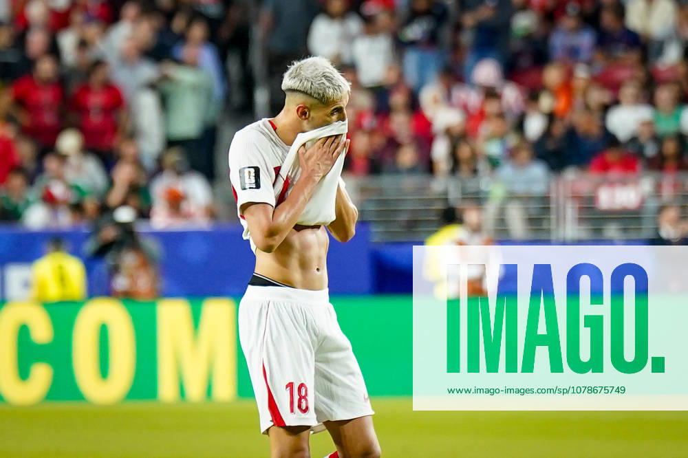 USA: Fußball FIFA World Cup, WM, Weltmeisterschaft, Fussball 2026 Gruppenphase Gruppe D Türkei vs Paraguay Levis Stadium (Santa Clara, San Francisco Bay Area, Santa Clara County, Kalifornien): Kaan AYHAN (Turkey 18) Enttäuschung, Trauer, vergebene Torchancen, Niederlage, Geste, Gestik, Emotion