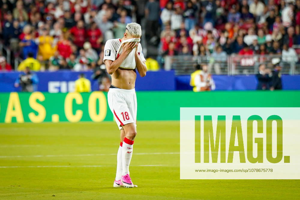 USA: Fußball FIFA World Cup, WM, Weltmeisterschaft, Fussball 2026 Gruppenphase Gruppe D Türkei vs Paraguay Levis Stadium (Santa Clara, San Francisco Bay Area, Santa Clara County, Kalifornien): Kaan AYHAN (Turkey 18) Enttäuschung, Trauer, vergebene Torchancen, Niederlage, Geste, Gestik, Emotion