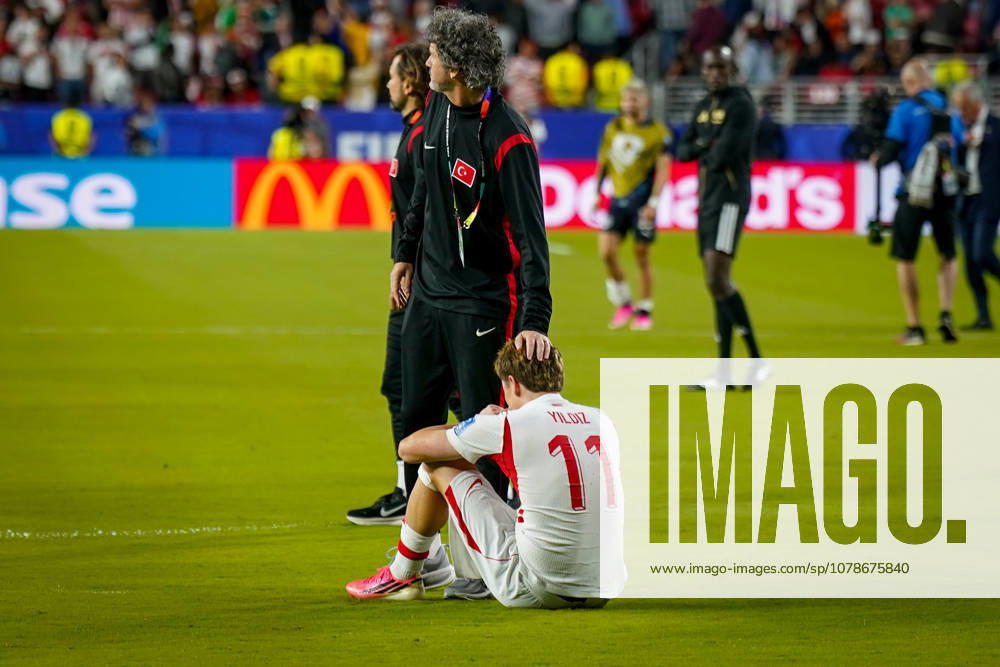 USA: Fußball FIFA World Cup, WM, Weltmeisterschaft, Fussball 2026 Gruppenphase Gruppe D Türkei vs Paraguay Levis Stadium (Santa Clara, San Francisco Bay Area, Santa Clara County, Kalifornien): Enttäuschung, Trauer, Niederlage, Geste, Gestik, Emotion, Fassungslosigkeit bei Kenan YILDIZ (Turkey 11)