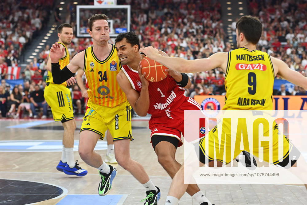 Oscar DA SILVA (FCB), Aktion,Zweikampf gegen Justin BEAN (Alba Berlin). Basketball BBL,Saison 2025 2026 Play Off Finale Spiel 5, FC Bayern Muenchen - Alba Berlin 81-84 am 21.06.2026 S A P G A R D EN