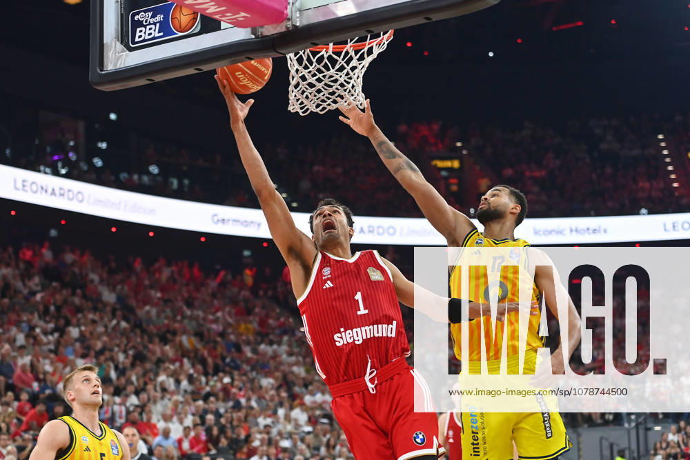 Oscar DA SILVA (FCB), Aktion,Zweikampf gegen Norris AGBAKOKO (Berlin). Basketball BBL,Saison 2025 2026 Play Off Finale Spiel 5, FC Bayern Muenchen - Alba Berlin 81-84 am 21.06.2026 S A P G A R D EN