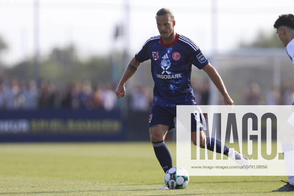 Jorrit Hendrix (Fortuna Düsseldorf) in Aktion, am Ball, Einzelaktion waehrend des Testspiels zwischen 1.FC Monheim und Fortuna Düsseldorf, Merkur Spielbanken Arena am 03. July 2026 in Monheim am Rhein, Deutschland. (Foto von Oliver Kaelke DeFodi Images) +++ Jorrit Hendrix (Fortuna Düsseldorf) controls the ball during the friendly match between 1.FC Monheim and Fortuna Düsseldorf at Merkur Spielbanken Arena on July 3, 2026 in Monheim, Germany. (Photo by Oliver Kaelke DeFodi Images) (Photo by Oliver Kaelke DeFodi Images) -