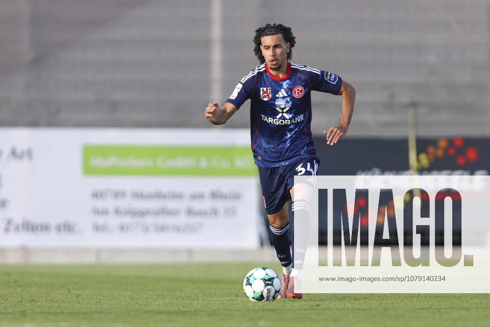 Anas Slimani (Fortuna Düsseldorf) in Aktion, am Ball, Einzelaktion waehrend des Testspiels zwischen 1.FC Monheim und Fortuna Düsseldorf, Merkur Spielbanken Arena am 03. July 2026 in Monheim am Rhein, Deutschland. (Foto von Oliver Kaelke DeFodi Images) +++ Anas Slimani (Fortuna Düsseldorf) controls the ball during the friendly match between 1.FC Monheim and Fortuna Düsseldorf at Merkur Spielbanken Arena on July 3, 2026 in Monheim, Germany. (Photo by Oliver Kaelke DeFodi Images) (Photo by Oliver Kaelke DeFodi Images) -