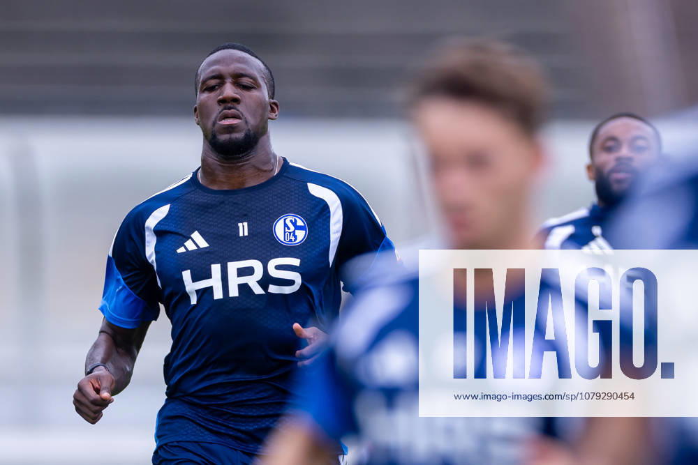 Fussball, Training des FC Schalke 04. Bryan Lasme (FC Schalke 04). Gelsenkirchen Trainingsgelände FC Schalke 04 NRW Deutschland xRHR-FOTO YYx