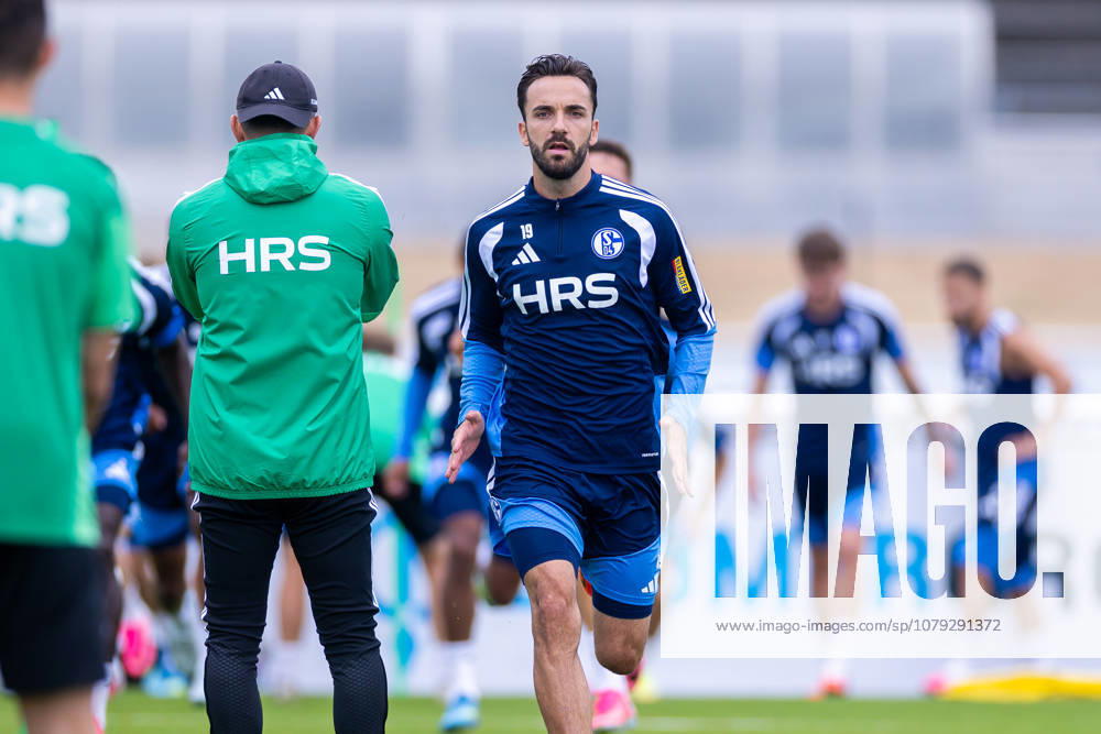 Fussball, Training des FC Schalke 04. Kenan Karaman (FC Schalke 04). Gelsenkirchen Trainingsgelände FC Schalke 04 NRW Deutschland xRHR-FOTO YYx