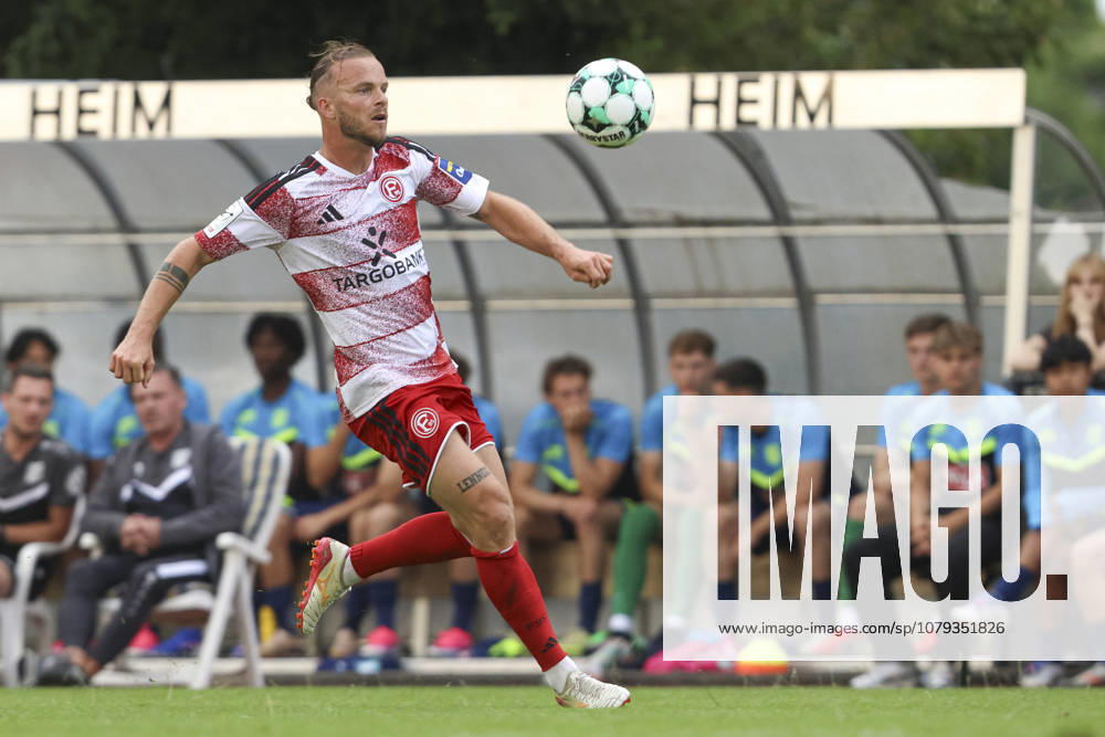 Jorrit Hendrix (Fortuna Düsseldorf) in Aktion, am Ball, Einzelaktion waehrend des Testspiels zwischen SC St.Tönis und Fortuna Düsseldorf, Yayla Sportpark am 08. July 2026 in Tönisvorst, Deutschland. (Foto von Oliver Kaelke DeFodi Images) +++ Jorrit Hendrix (Fortuna Düsseldorf) controls the ball during the friendly match between SC St.Tönis and Fortuna Düsseldorf at Yayla Sportpark on July 8, 2026 in Tönisvorst, Germany. (Photo by Oliver Kaelke DeFodi Images) (Photo by Oliver Kaelke DeFodi Images) -