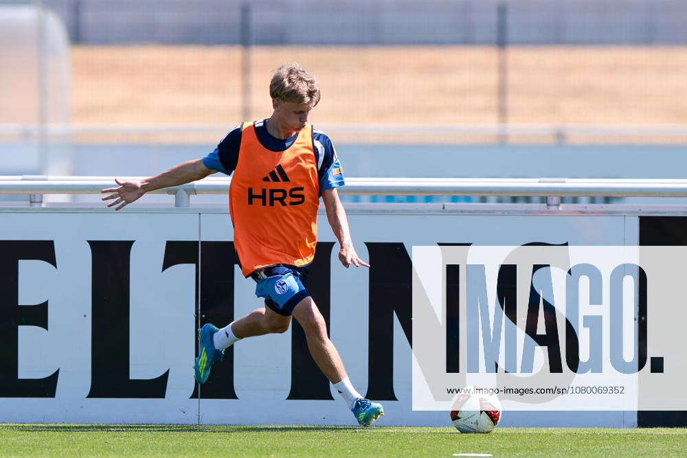 Fussball, Training des FC Schalke 04. Luca Vozar (FC Schalke 04). Gelsenkirchen Trainingsgelände FC Schalke 04 NRW Deutschland xRHR-FOTO YYx