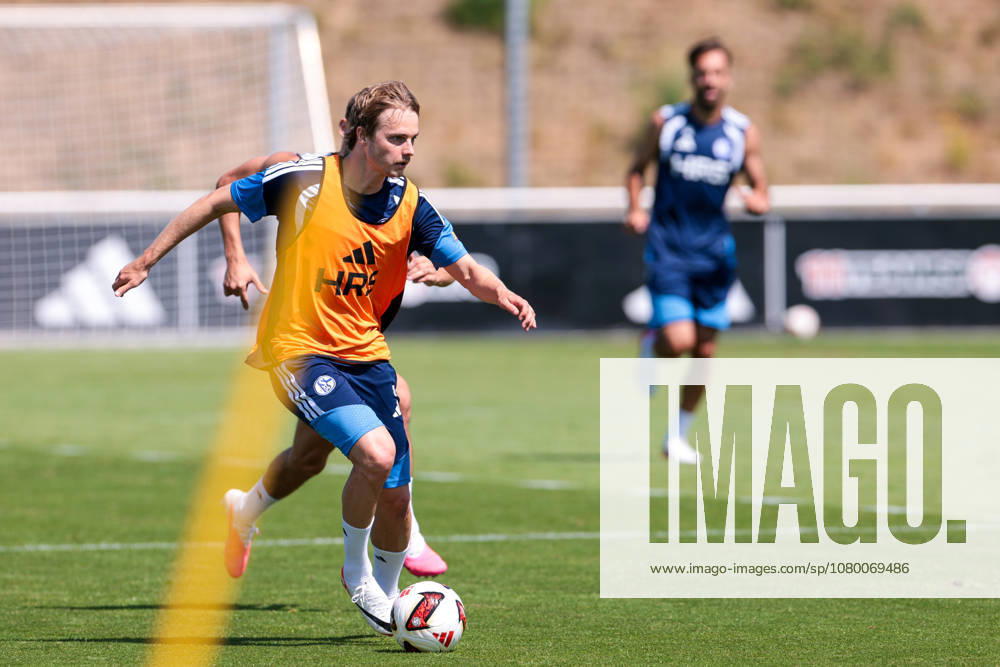 Fussball, Training des FC Schalke 04. Finn Porath (FC Schalke 04). Gelsenkirchen Trainingsgelände FC Schalke 04 NRW Deutschland xRHR-FOTO YYx