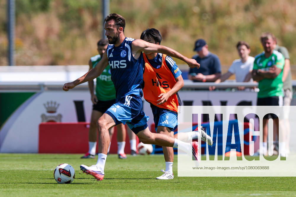 Fussball, Training des FC Schalke 04. Kenan Karaman (FC Schalke 04). Gelsenkirchen Trainingsgelände FC Schalke 04 NRW Deutschland xRHR-FOTO YYx