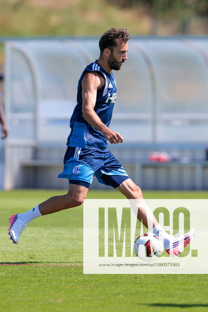 Fussball, Training des FC Schalke 04. Kenan Karaman (FC Schalke 04). Gelsenkirchen Trainingsgelände FC Schalke 04 NRW Deutschland xRHR-FOTO YYx