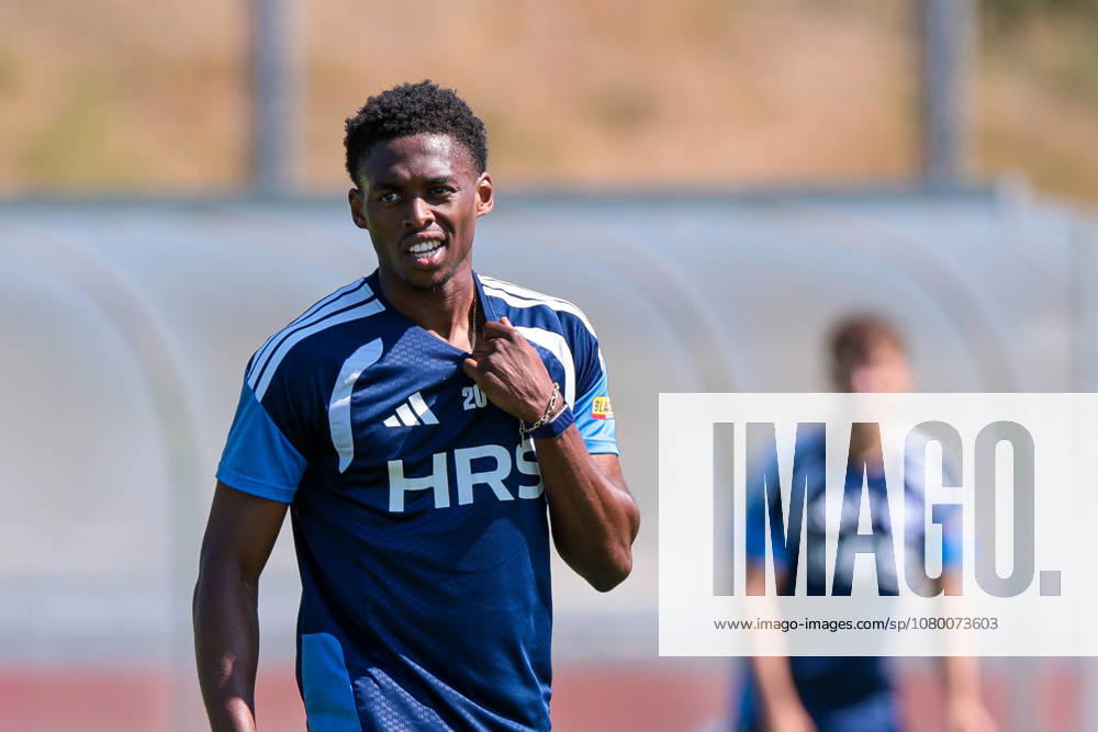 Fussball, Training des FC Schalke 04. Junior Adamu (FC Schalke 04). Gelsenkirchen Trainingsgelände FC Schalke 04 NRW Deutschland xRHR-FOTO YYx
