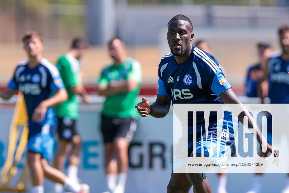 Fussball, Training des FC Schalke 04. Bryan Lasme (FC Schalke 04). Gelsenkirchen Trainingsgelände FC Schalke 04 NRW Deutschland xRHR-FOTO YYx