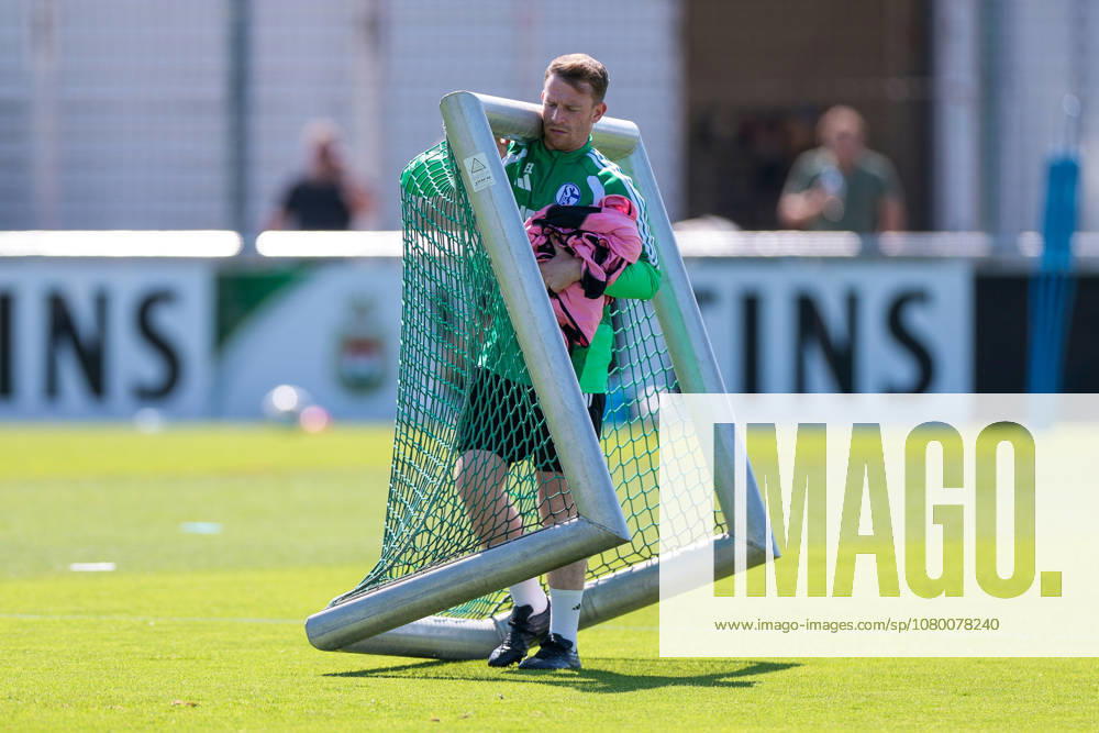 Fussball, Training des FC Schalke 04. Co-Trainer Eddie Lattimore (FC Schalke 04). Gelsenkirchen Trainingsgelände FC Schalke 04 NRW Deutschland xRHR-FOTO YYx