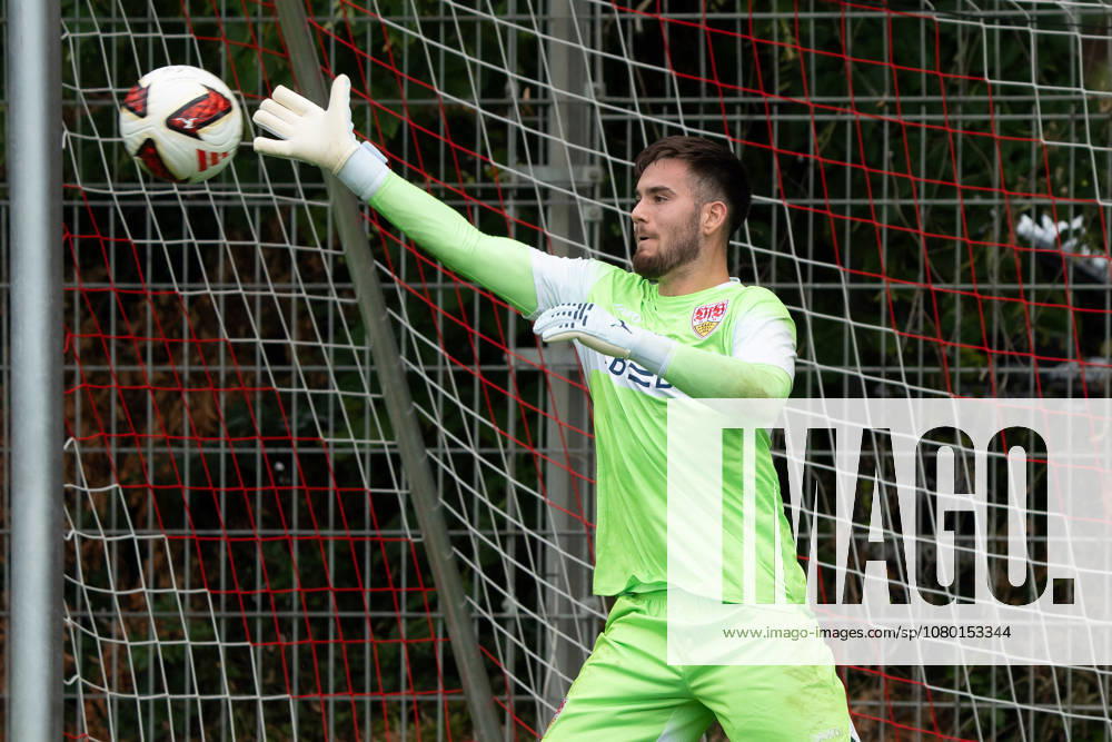 Dennis Seimen (VfB Stuttgart, 41), GER, VfB Stuttgart, Fussball, 1. Bundesliga, Trainingsauftakt, oeffentliches Training, Spielzeit 2026 2027, 16.07.2026, DFL REGULATIONS PROHIBIT ANY USE OF PHOTOGRAPHS AS IMAGE SEQUENCES AND OR QUASI-VIDEO, GER, VfB Stuttgart, Fussball, 1. Bundesliga, Trainingsauftakt, oeffentliches Training, Spielzeit 2026 2027, 16.07.2026, Stuttgart