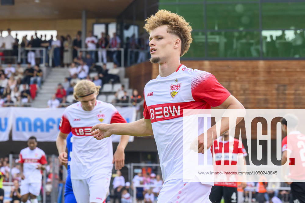 Im Bild v.l.: Tor, Treffer, Jubel, Torjubel, Freude, Begeisterung, feiert, durch Lazar Jovanovic ( 45, VFB Stuttgart), Ivo Colic ( 31, TSG Balingen), Zweikampf, Action, Kampf, kaempft um den Ball, Tor, GER, Balingen Fussball, Testspiel, TSG Balingen vs VfB Stuttgart 19.07.2026, DFB DFL REGULATIONS PROHIBIT ANY USE OF PHOTOGRAPHS AS IMAGE SEQUENCES AND OR QUASI-VIDEO,