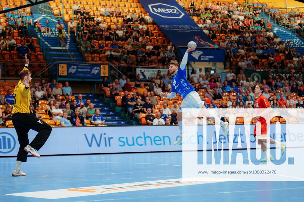 2. Handball-Bundesliga - 32. Spieltag: Dessau-Roßlauer HV 06 - SG BBM Bietigheim Yannick-Marcos Pust (Dessau-Roßlauer HV 06, 98) beim Torabschluss am 22.05.2026 in Anhalt-Arena, Dessau-Roßlau (Sachsen-Anhalt) Dessau-Roßlau Anhalt-Arena Dessau Sachsen-Anhalt Deutschland