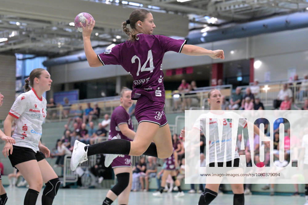 Marie Luisa Stumpf (TusSies Metzingen, 24) beim Wurf Tor TusSies Metzingen vs. HSG Solingen-Graefrath, Handball, Vorbereitung, Testspiel, Saison 2026 2027 24.07.2026 TusSies Metzingen vs. HSG Solingen-Graefrath, Handball, Vorbereitung, Testspiel, Saison 2026 2027 24.07.2026 Oeschhalle