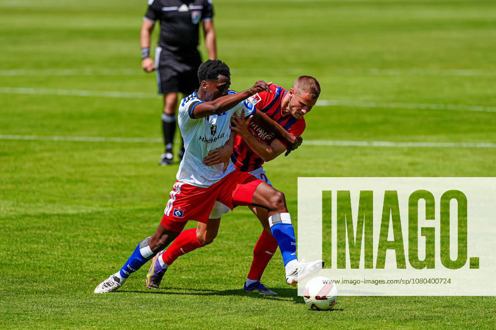 Albert Sambi Lokonga (Hamburger SV, 06), Adrian Beck (1. FC Heidenheim, 21) AUT, Hamburger SV vs. 1. FC Heidenheim, Fussball, Testspiel, Saison 2026 2027, 25.07.2026 AUT, Hamburger SV vs. 1. FC Heidenheim, Fussball, Testspiel, Saison 2026 2027, 25.07.2026 Kematen