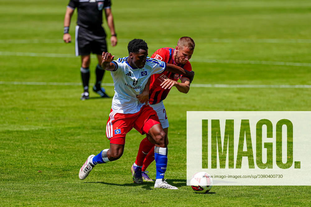 Albert Sambi Lokonga (Hamburger SV, 06), Adrian Beck (1. FC Heidenheim, 21) AUT, Hamburger SV vs. 1. FC Heidenheim, Fussball, Testspiel, Saison 2026 2027, 25.07.2026 AUT, Hamburger SV vs. 1. FC Heidenheim, Fussball, Testspiel, Saison 2026 2027, 25.07.2026 Kematen