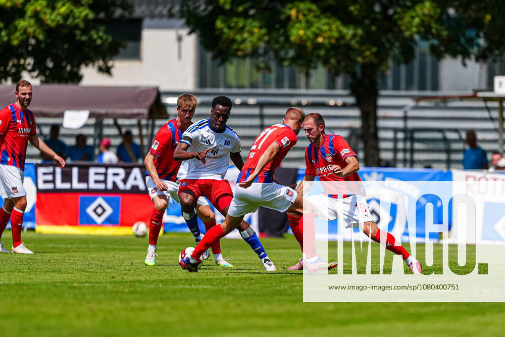 Albert Sambi Lokonga (Hamburger SV, 06), Adrian Beck (1. FC Heidenheim, 21), Jonas Föhrenbach (1. FC Heidenheim, 19) AUT, Hamburger SV vs. 1. FC Heidenheim, Fussball, Testspiel, Saison 2026 2027, 25.07.2026 AUT, Hamburger SV vs. 1. FC Heidenheim, Fussball, Testspiel, Saison 2026 2027, 25.07.2026 Kematen