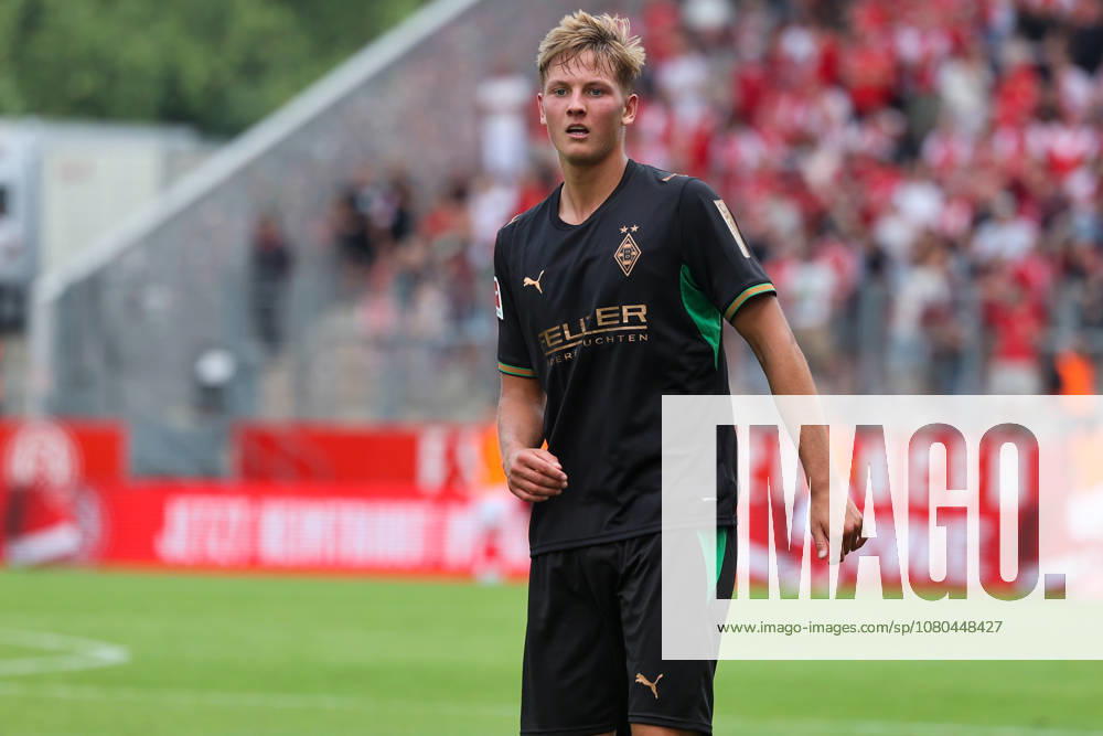 Jan Leszczynski Borussia Mönchengladbach Jan Leszczynski (5, BMG) Rot-Weiss Essen (RWE, Rot Weiß Essen) gegen Borussia Mönchengladbach am 25. Juli 2026 im Stadion an der Hafenstraße in Essen (Nordrhein Westfalen Deutschland GER). Fußball Testspiel, Vorbereitungsspiel. 3. Liga. Bundesliga. Endstand: 1:2 vor 8.821 Zuschauern.