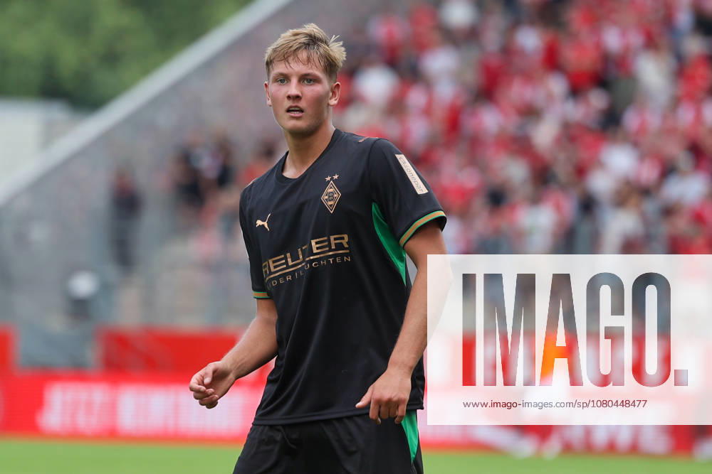 Jan Leszczynski Borussia Mönchengladbach Jan Leszczynski (5, BMG) Rot-Weiss Essen (RWE, Rot Weiß Essen) gegen Borussia Mönchengladbach am 25. Juli 2026 im Stadion an der Hafenstraße in Essen (Nordrhein Westfalen Deutschland GER). Fußball Testspiel, Vorbereitungsspiel. 3. Liga. Bundesliga. Endstand: 1:2 vor 8.821 Zuschauern.