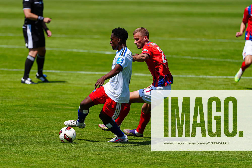 Albert Sambi Lokonga (Hamburger SV, 06), Adrian Beck (1. FC Heidenheim, 21) AUT, Hamburger SV vs. 1. FC Heidenheim, Fussball, Testspiel, Saison 2026 2027, 25.07.2026 AUT, Hamburger SV vs. 1. FC Heidenheim, Fussball, Testspiel, Saison 2026 2027, 25.07.2026 Kematen