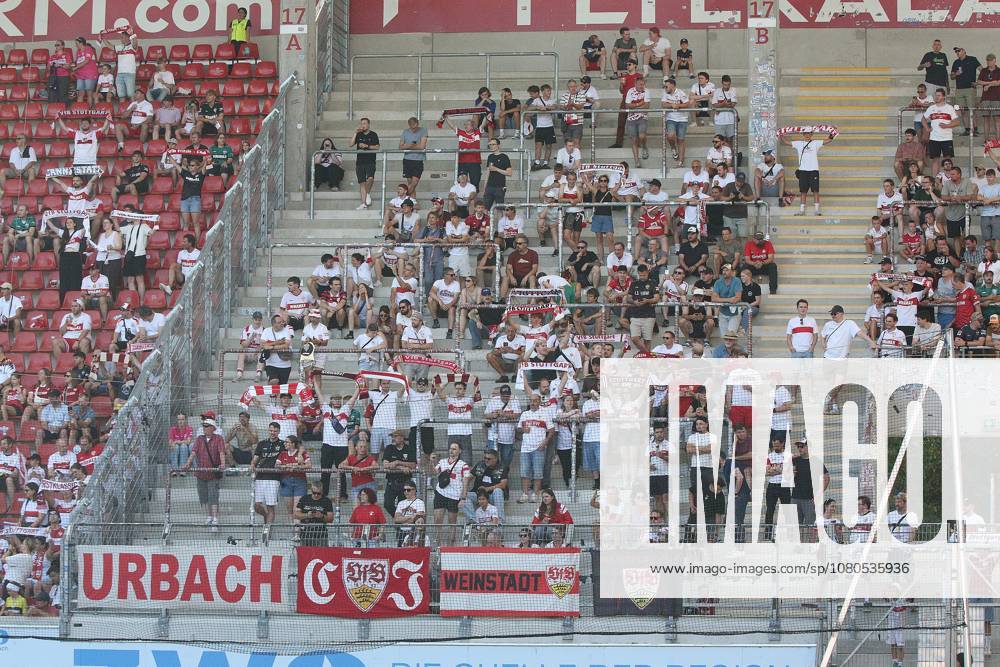 Offenbach am Main, Plutos Stadion am Bieberer Berg - Jubiläumsspiel Kickers Offenbach (OFC) - VfB Stuttgart Die mitgeristen VfB-Fans