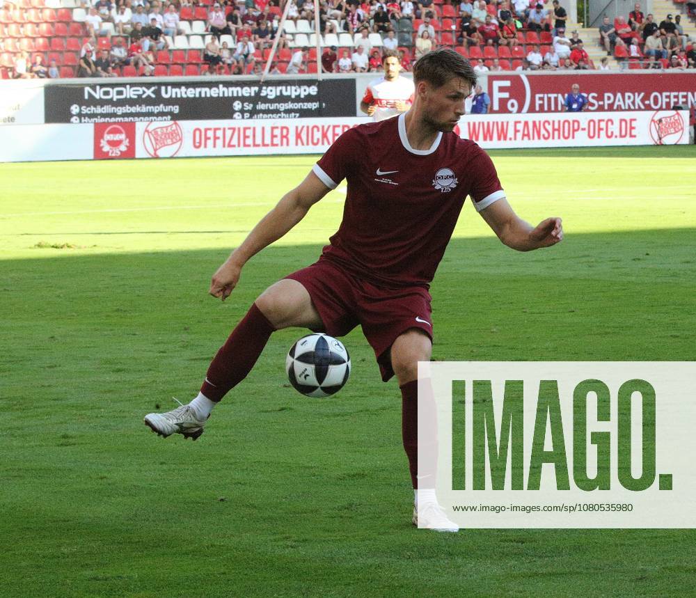 Offenbach am Main, Plutos Stadion am Bieberer Berg - Jubiläumsspiel Kickers Offenbach (OFC) - VfB Stuttgart Freisteller Benedikt von Hagen (17, OFC)