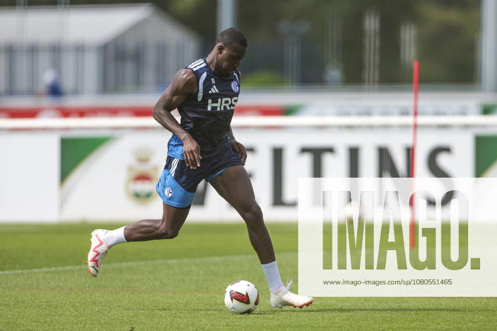 Fussball, Training des FC Schalke 04. Bryan Lasme (FC Schalke 04). Gelsenkirchen Trainingsgelände FC Schalke 04 NRW Deutschland xRHR-FOTO YYx