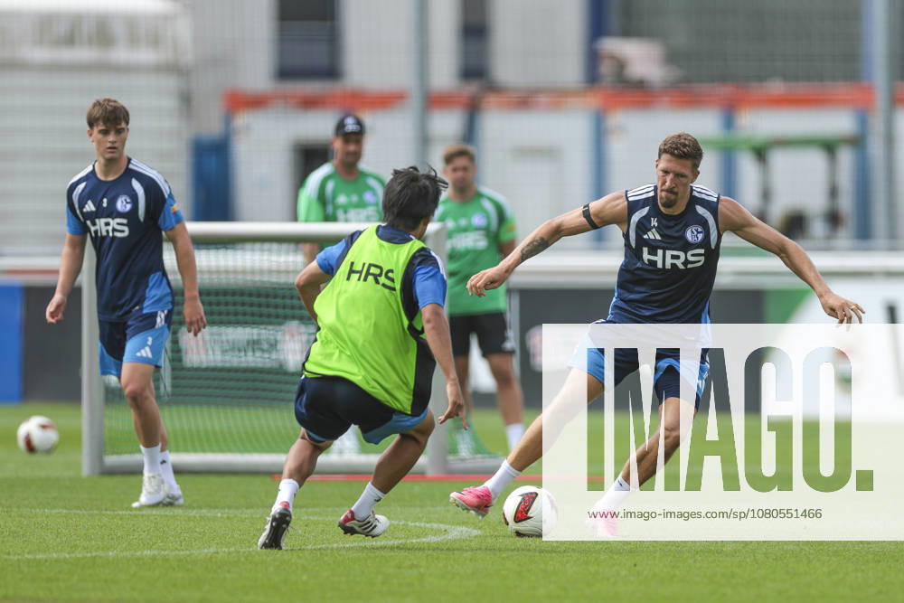 Fussball, Training des FC Schalke 04. Janik Bachmann (FC Schalke 04). Gelsenkirchen Trainingsgelände FC Schalke 04 NRW Deutschland xRHR-FOTO YYx