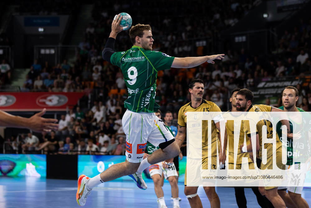 Max BENEKE (FRISCH AUF! Goeppingen, 09) erzielt ein Tor, Aktion, Torwurf GER, FRISCH AUF! Goeppingen vs. Sporting Lissabon, Handball, Testspiel Vorbereitung, Spielzeit 2026 2027, 02.08.2026, GER, FRISCH AUF! Goeppingen vs. Sporting Lissabon, Handball, Testspiel Vorbereitung, Spielzeit 2026 2027, 02.08.2026, Neu-Ulm