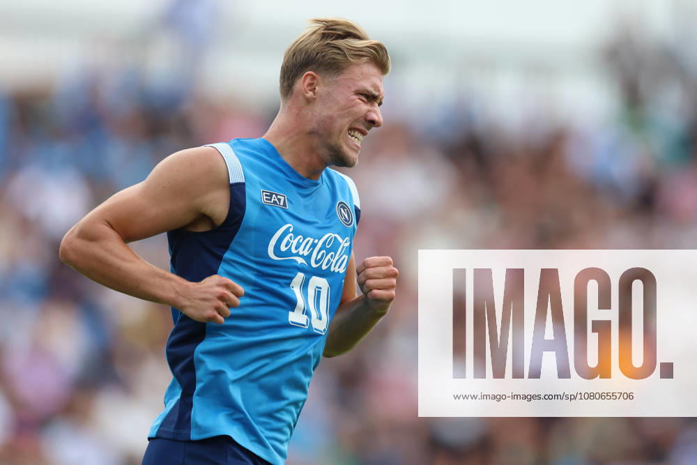 SSC Napoli Training Session Rasmus Hojlund of Napoli participates in a training session during the preseason camp of SSC Napoli at Stadio Patini in Castel di Sangro, Italy, on August 2, 2025. Castel di Sangro Italy