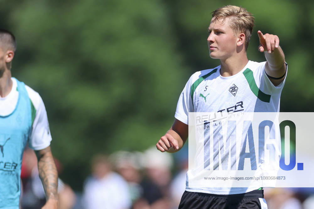 Jan Leszczynski (Borussia Moenchengladbach) gestikuliert waehrend des Trainingslagers von Borussia Moenchengladbach, Stadion Birkenmoos am 04. August 2026 in Rottach-Egern, Deutschland. (Foto von Marco Steinbrenner DeFodi Images) +++ Jan Leszczynski (Borussia Moenchengladbach) gestures during the Borussia Moenchengladbach Training camp at Stadion Birkenmoos on August 4, 2026 in Rottach-Egern, Germany. (Photo by Marco Steinbrenner DeFodi Images) (Photo by Marco Steinbrenner DeFodi Images) -