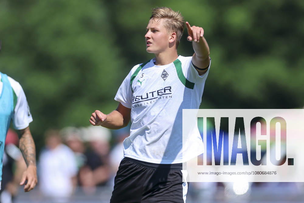 Jan Leszczynski (Borussia Moenchengladbach) gestikuliert waehrend des Trainingslagers von Borussia Moenchengladbach, Stadion Birkenmoos am 04. August 2026 in Rottach-Egern, Deutschland. (Foto von Marco Steinbrenner DeFodi Images) +++ Jan Leszczynski (Borussia Moenchengladbach) gestures during the Borussia Moenchengladbach Training camp at Stadion Birkenmoos on August 4, 2026 in Rottach-Egern, Germany. (Photo by Marco Steinbrenner DeFodi Images) (Photo by Marco Steinbrenner DeFodi Images) -