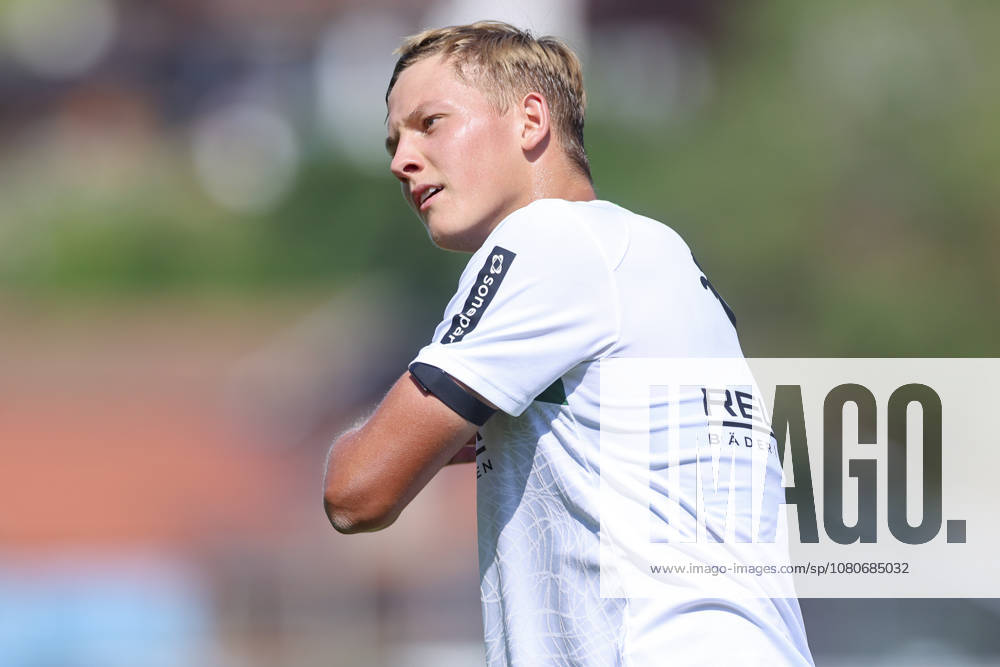 Jan Leszczynski (Borussia Moenchengladbach) schaut waehrend des Trainingslagers von Borussia Moenchengladbach, Stadion Birkenmoos am 04. August 2026 in Rottach-Egern, Deutschland. (Foto von Marco Steinbrenner DeFodi Images) +++ Jan Leszczynski (Borussia Moenchengladbach) looks on during the Borussia Moenchengladbach Training camp at Stadion Birkenmoos on August 4, 2026 in Rottach-Egern, Germany. (Photo by Marco Steinbrenner DeFodi Images) (Photo by Marco Steinbrenner DeFodi Images) -