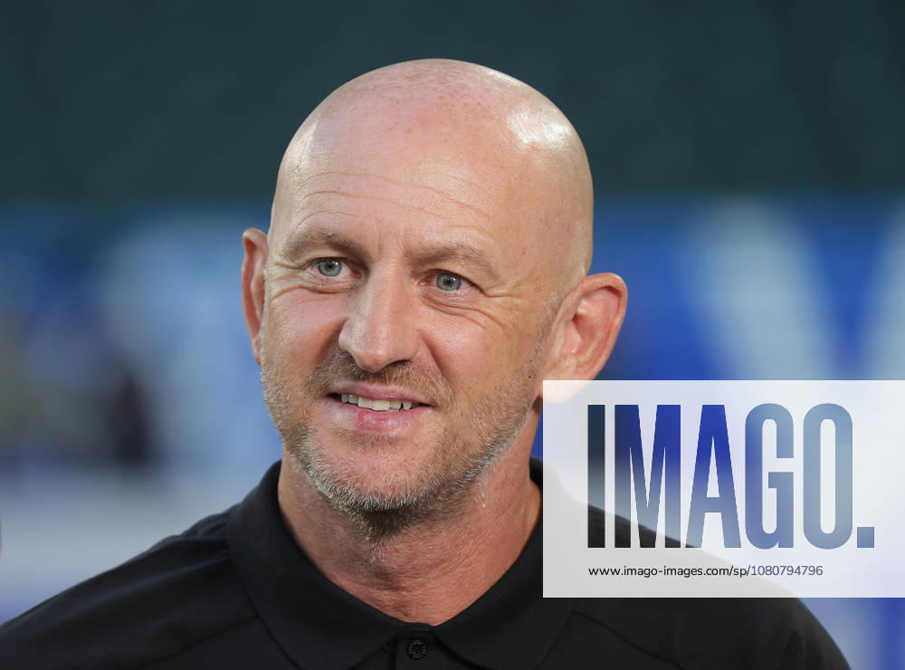 Trainer Torsten Lieberknecht (1.FC Kaiserslautern) Fussball, Herren, Saison 2026 2027, 2.Liga, Volkswagenarena, VfL Wolfsburg gegen 1.FC Kaiserslautern DFL REGULATIONS PROHIBIT ANY USE OF PHOTOGRAPHS AS IMAGE SEQUENCES AND OR QUASI-VIDEO.