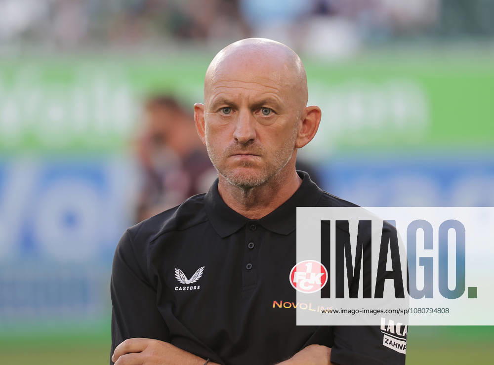 Trainer Torsten Lieberknecht (1.FC Kaiserslautern) Fussball, Herren, Saison 2026 2027, 2.Liga, Volkswagenarena, VfL Wolfsburg gegen 1.FC Kaiserslautern DFL REGULATIONS PROHIBIT ANY USE OF PHOTOGRAPHS AS IMAGE SEQUENCES AND OR QUASI-VIDEO.