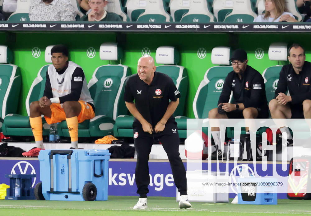 Trainer Torsten Lieberknecht (1.FC Kaiserslautern) Fussball, Herren, Saison 2026 2027, 2.Liga, Volkswagenarena, VfL Wolfsburg gegen 1.FC Kaiserslautern 0-0 DFL REGULATIONS PROHIBIT ANY USE OF PHOTOGRAPHS AS IMAGE SEQUENCES AND OR QUASI-VIDEO.