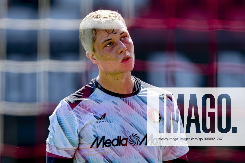 ROTTERDAM - SC Feyenoord Rotterdam goalkeeper Tjark Ernst during the Vriendenloterij Eredivisie match between Sparta and Feyenoord at Stadion Het Kasteel on August 9, 2026 in Rotterdam, the Netherlands. (Photo by DeFodi Images) -
