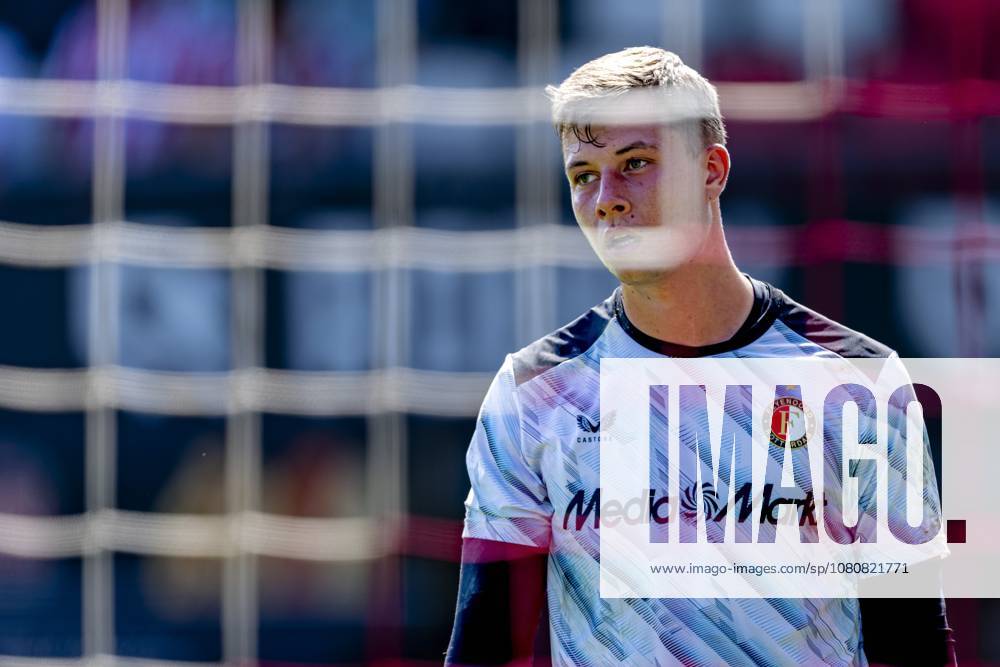 ROTTERDAM - SC Feyenoord Rotterdam goalkeeper Tjark Ernst during the Vriendenloterij Eredivisie match between Sparta and Feyenoord at Stadion Het Kasteel on August 9, 2026 in Rotterdam, the Netherlands. (Photo by DeFodi Images) -